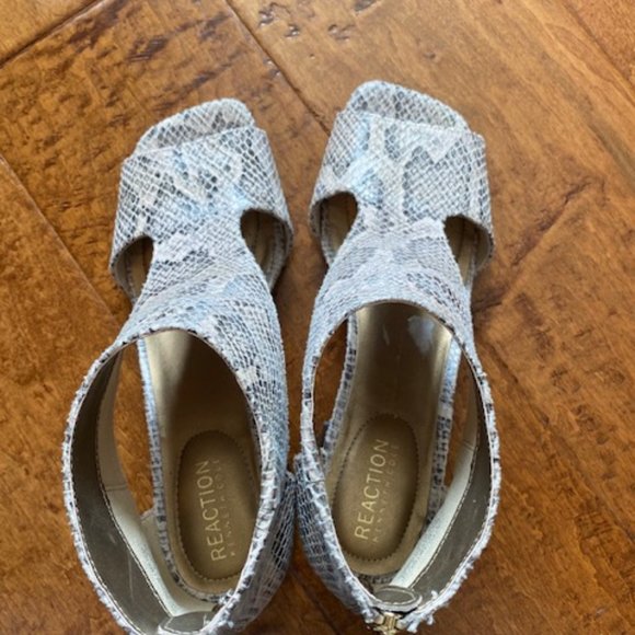 Kenneth Cole Reaction Women"s Cut out bootie Sandal size 7.5 snake skin … - Picture 6 of 9